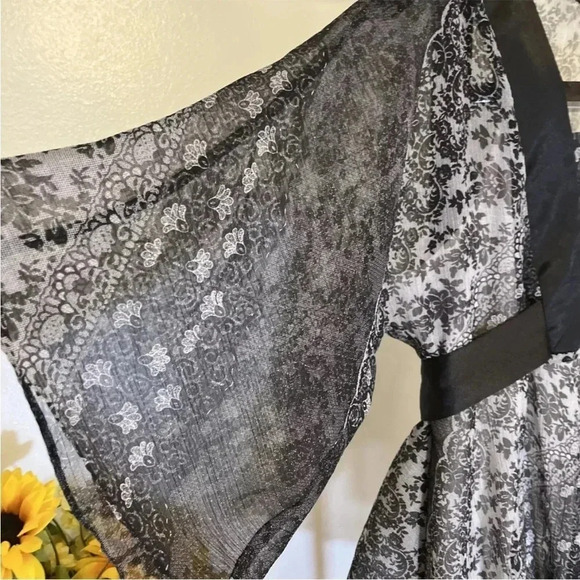 Bay Studio Career Sheer Black Floral Top Blouse L Women’s Workwear Tunic - Picture 3 of 7